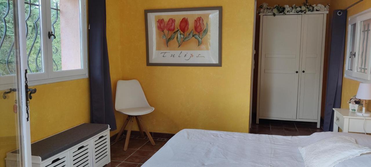 Sous Les Oliviers Hotel Tourrettes Bagian luar foto
